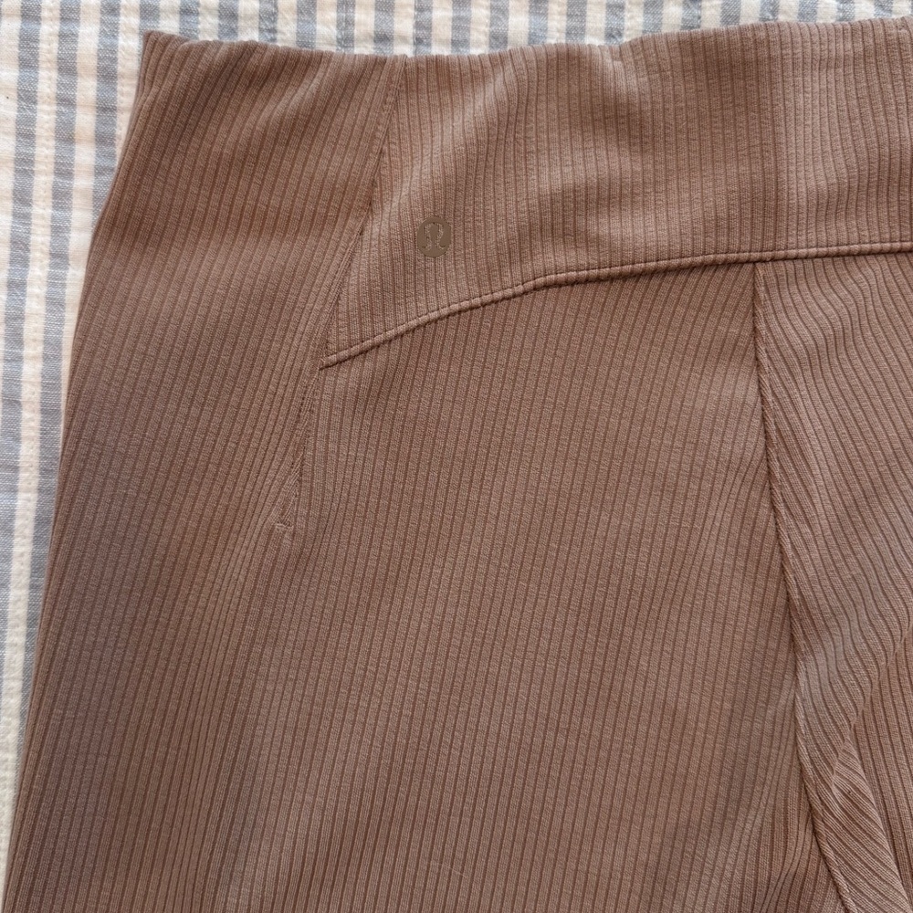 Lululemon athletica ribbed Softstreme cropped flared pants - size 12